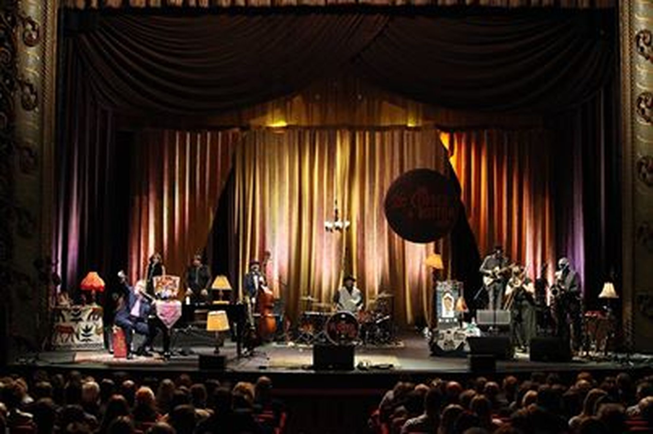 Hugh Laurie (House) and the Copper Bottom Band